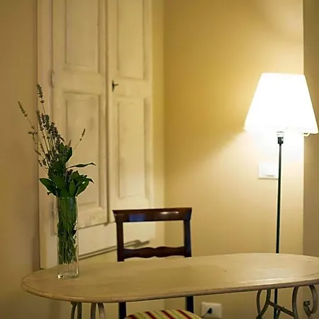 Dimora Della Rocca Bed & Breakfast 3*