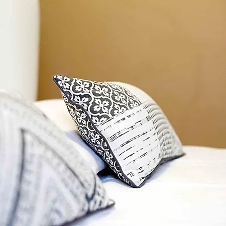 Dimora Della Rocca Bed & Breakfast 3*